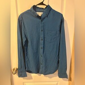 Men’s Old Navy button down shirt size medium.